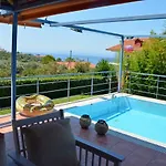 فيلة Cozy Small Smart With Private Pool Mikri Mantineia كالاماتا