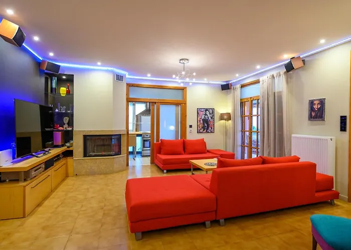 Cozy Small Smart With Private Pool Mikri Mantineia * Calamata